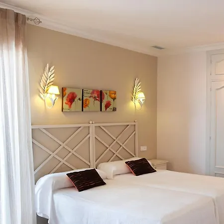 Apartamentos Turisticos Los Patios Rota Extérieur photo